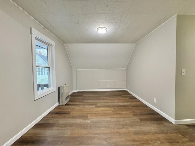 Building Photo - 28 Bartlett St