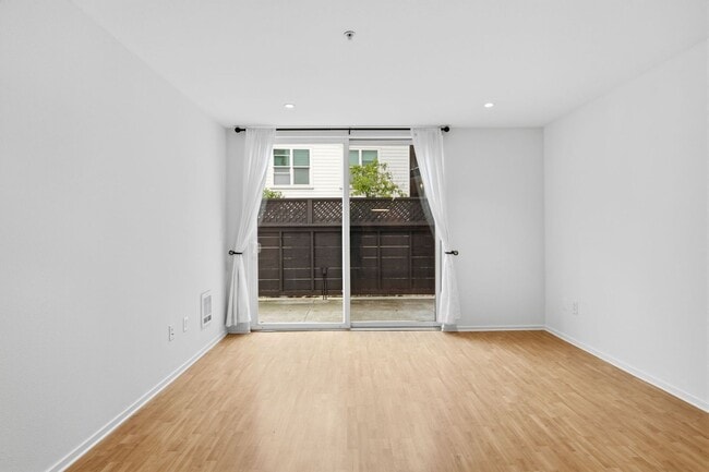 Building Photo - 8100 Oceanview Terrace