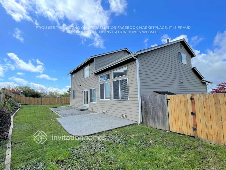 Building Photo - 7103 77th Dr NE