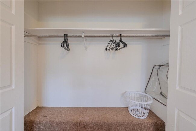 Building Photo - ANNUAL RENTAL - 3 Bed, 2 Bath Fully Furnished Home