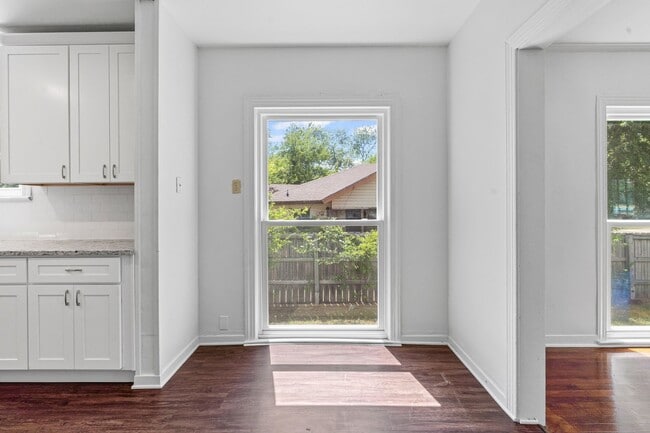 Building Photo - Historic Charm in Hillsboro!