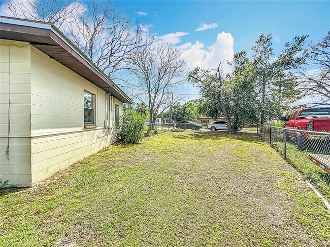 Building Photo - 1625 Crystal Ct W