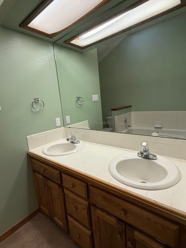 Building Photo - Beautiful 3 Bedroom Home Located in the Zia School District