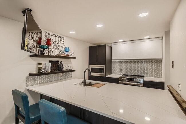 Building Photo - Central 1 BDR / 1 BA Condo in Boulder