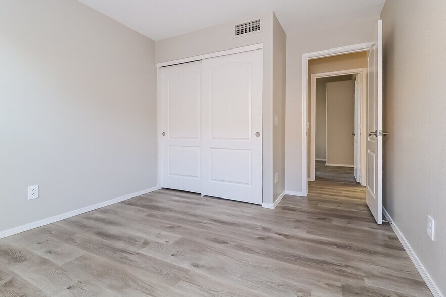 Building Photo - 9847 W Irma Ln