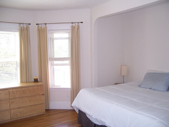 Building Photo - 474 Main St