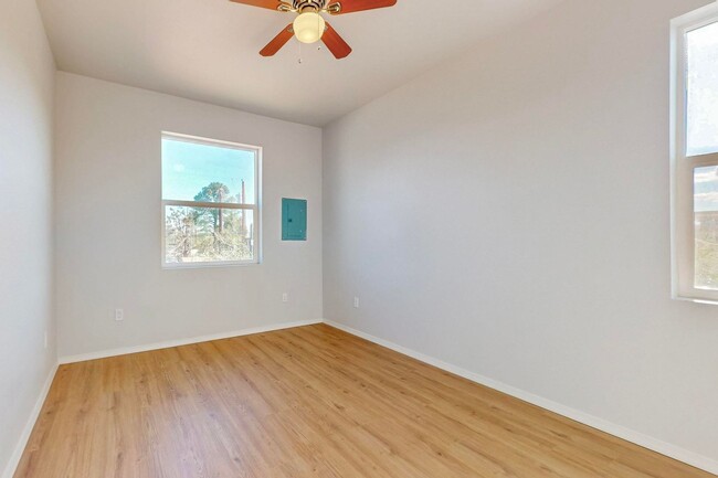 Building Photo - 2112 Coal Ave SE