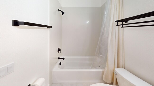 Building Photo - Newly Constructed Modern 3BR Kerry Ranch Home with Private Yard & Solar