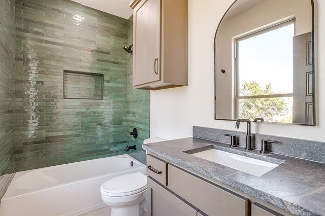 Building Photo - 302 Foch St