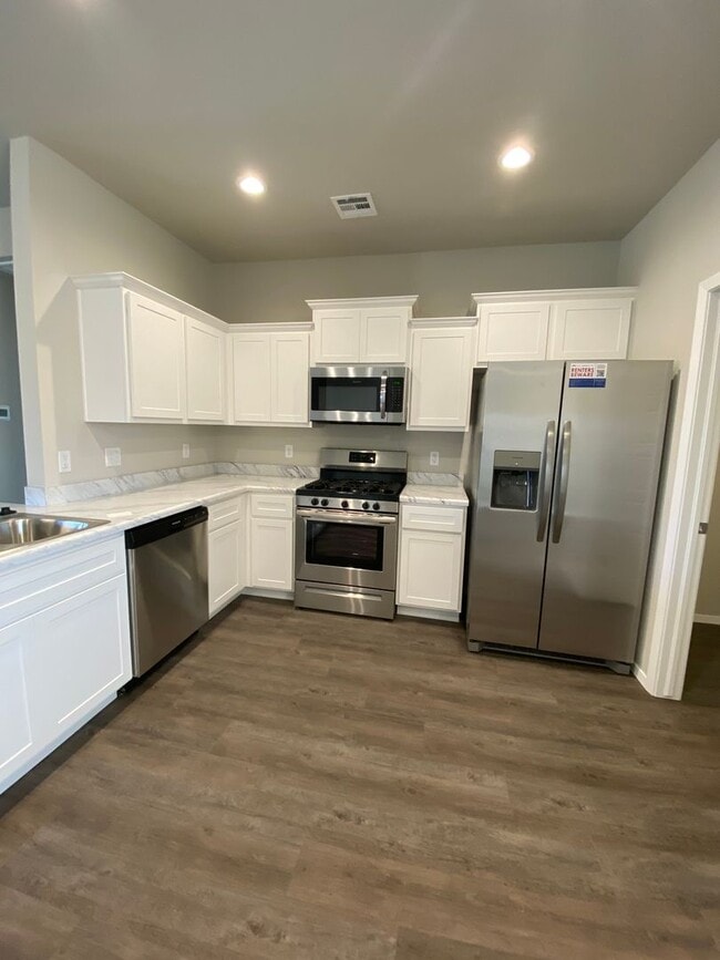 Building Photo - *Pre-leasing* Three Bedroom | Two Bath Hom...
