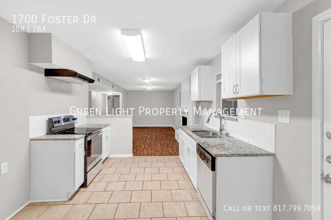 Building Photo - 1700 Foster Dr