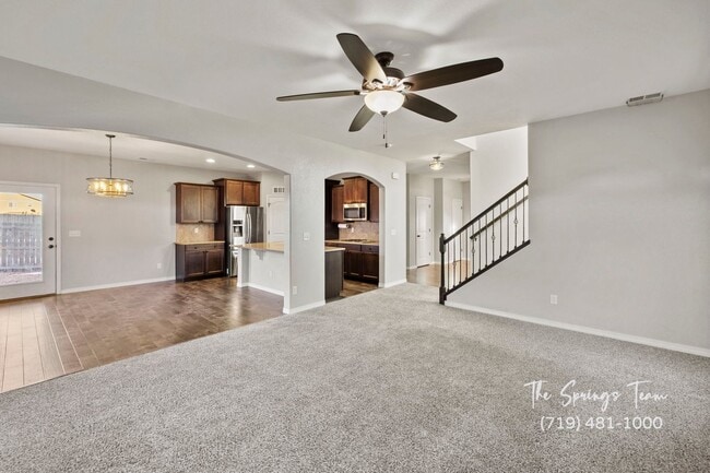 Building Photo - STUNNING 4BD HOME w/ NO ELECTRIC BILL! - Security Deposit Waiver Available