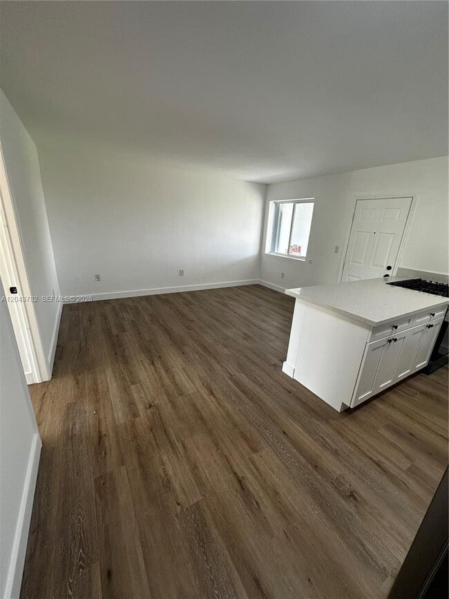 Building Photo - 1255 W 49th Pl