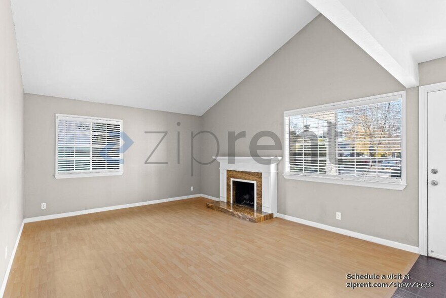 Building Photo - Unit