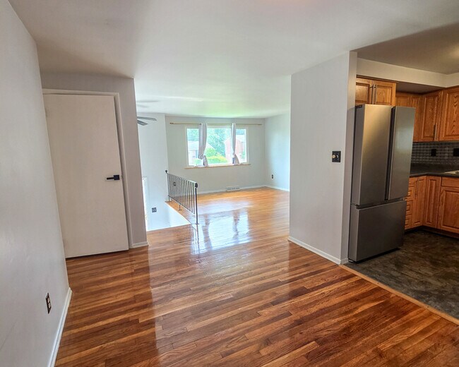 Building Photo - 408 Hazelnut Dr