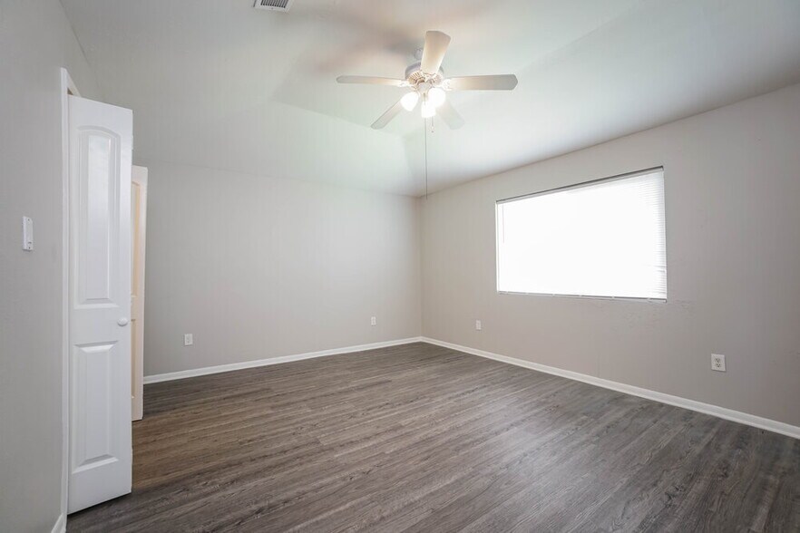 Building Photo - 10919 Skybird Dr