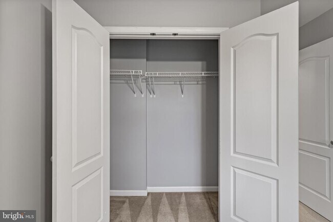 Building Photo - 1900 Lennox Dr