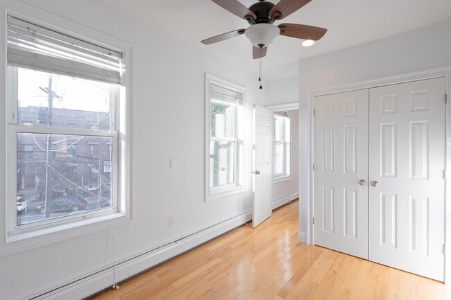 Building Photo - 14 Coles St