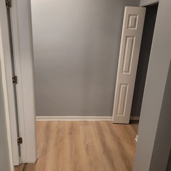 Building Photo - 4915 S Drexel Blvd