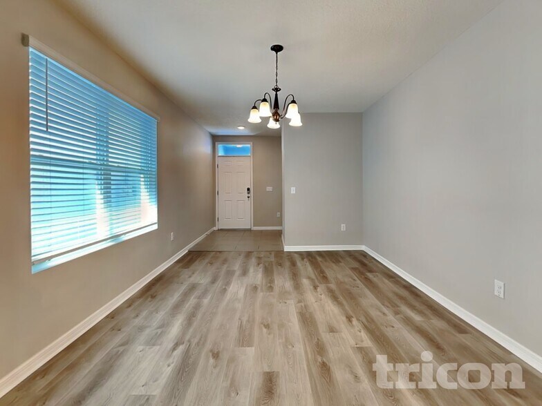 Building Photo - 6632 Seaway Dr