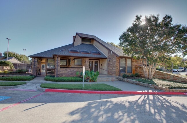 Building Photo - Coming in March! Gated 2BR/2BA Condo in N Arlington!