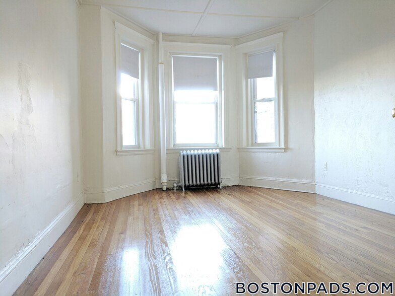 Building Photo - 1175 Boylston St