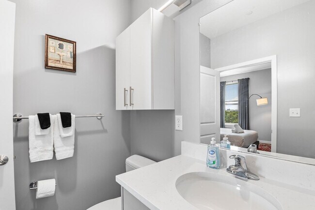 Building Photo - 95 Broadway-SI ID1240360P