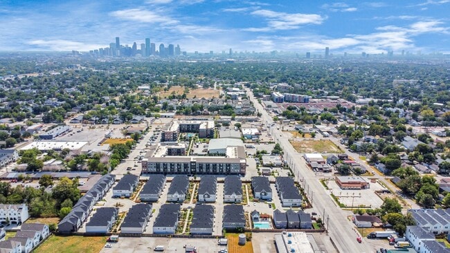 Building Photo - 746 Strawberry Pines Ct