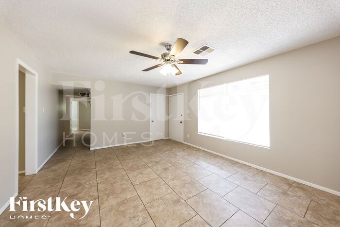 Building Photo - 2118 W Montebello Ave