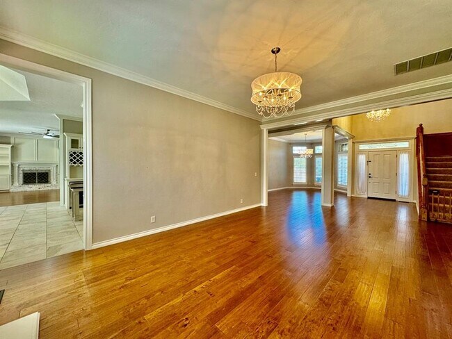 Building Photo - 2600 Sweetbriar Ct