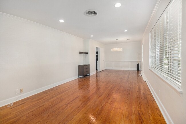 Building Photo - 12847 Memorial Dr