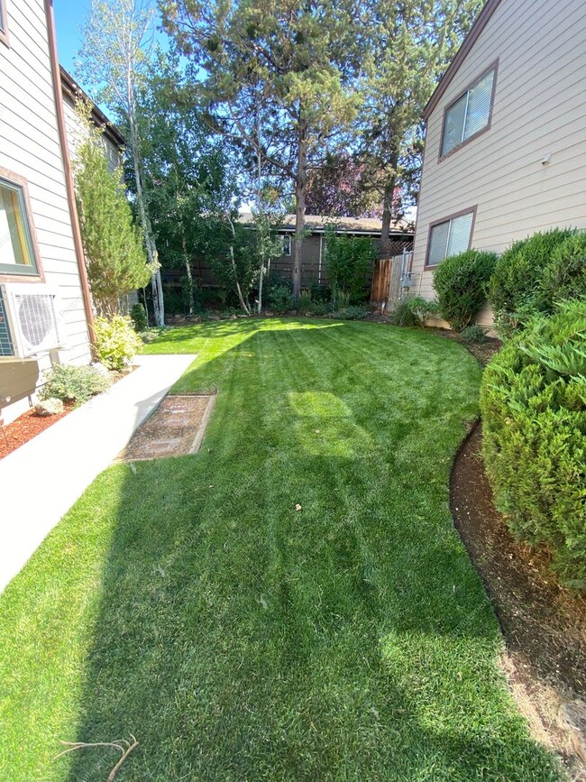 Building Photo - FULLY FURNISHED, 1 BR - 1.5 BA + LOFT CONDO IN NW BEND