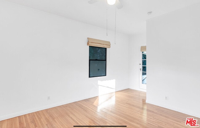 Building Photo - 1125 1/2 Glenville Dr