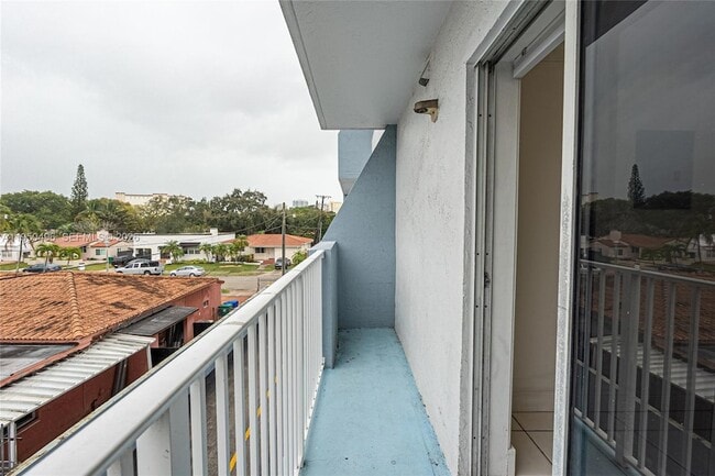 Building Photo - 2575 SW 27th Ave