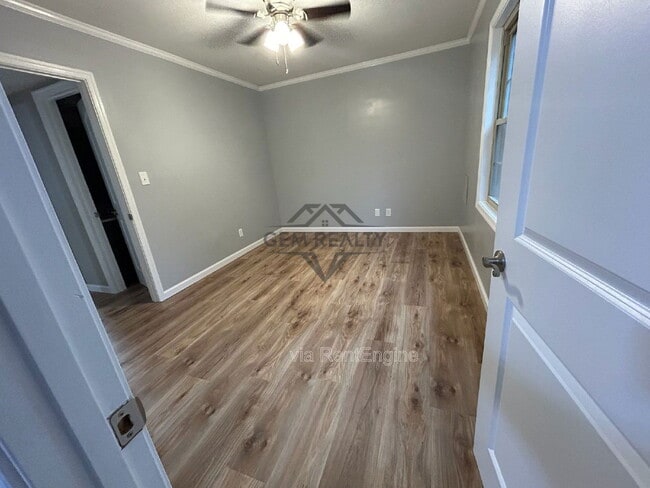 Building Photo - 100 Kendallwood Dr