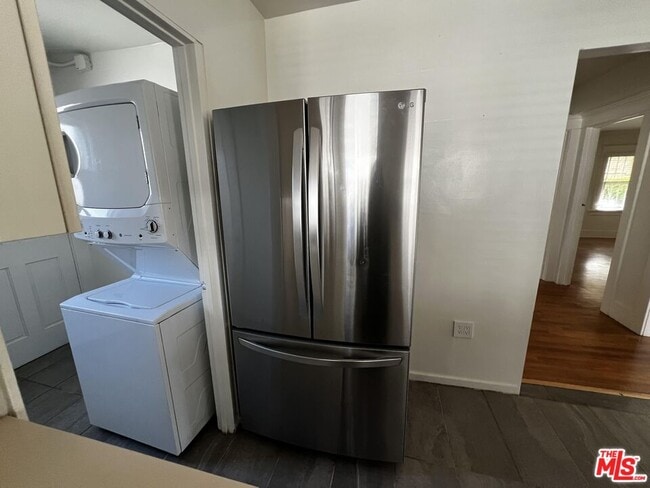 Building Photo - 1436 S Norton Ave