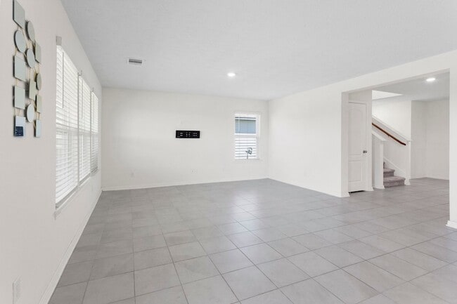 Building Photo - 1001 Hvn Hl Ln.