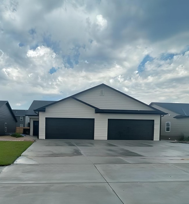 Building Photo - 9220/22 E Wassall