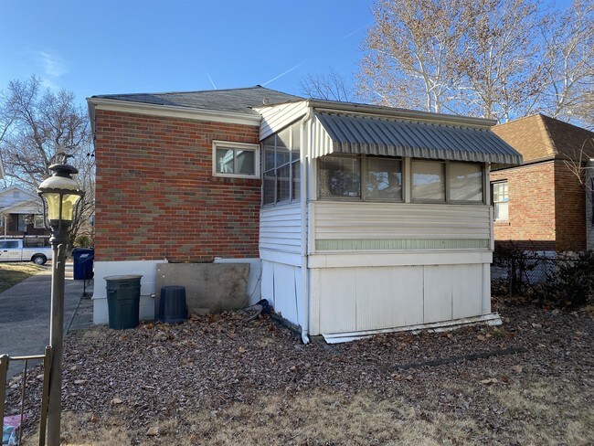 Building Photo - 614 Tesmore Pl