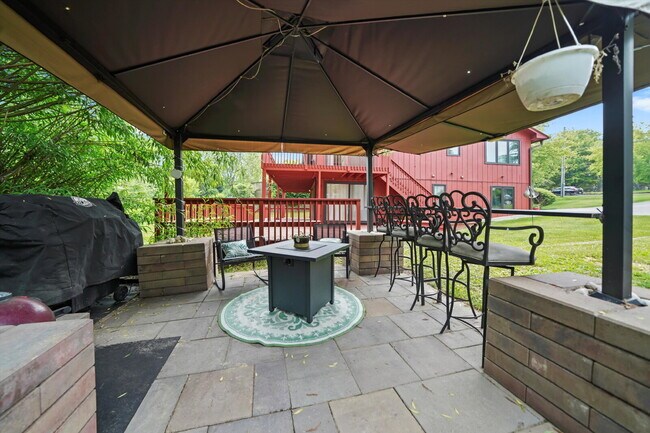 Building Photo - 4-Bed / 2-Bath Nicely Updated Home