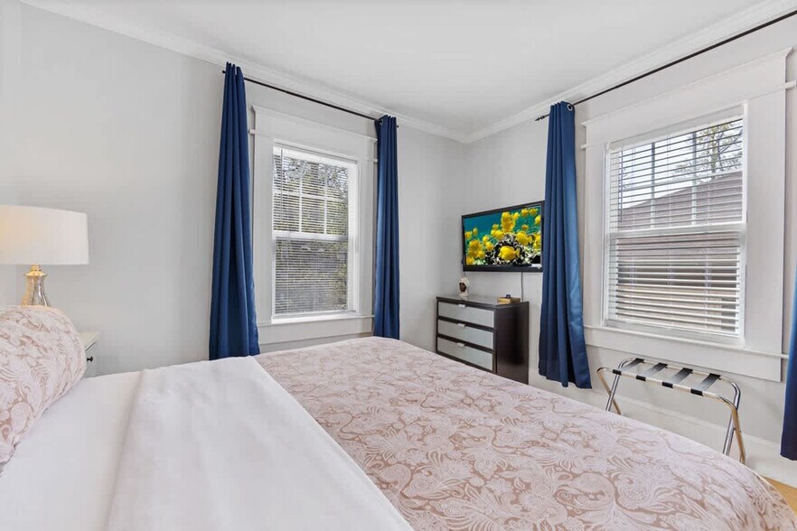 Building Photo - 2101 Kirkwood Ave