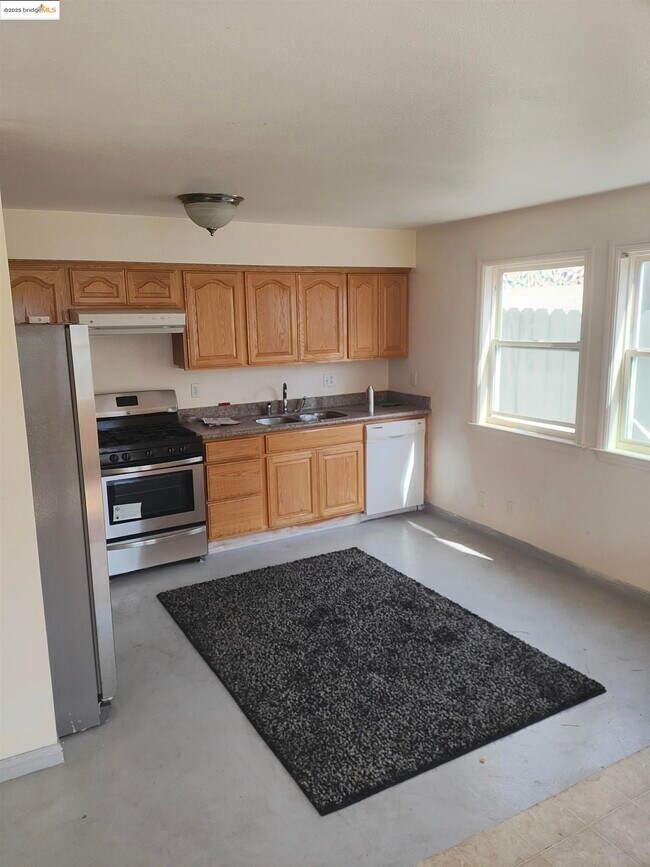 Building Photo - 3532 San Leandro St