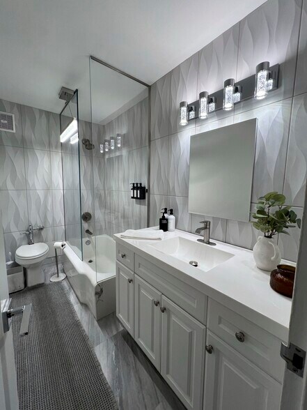 Building Photo - 535 N Michigan Ave