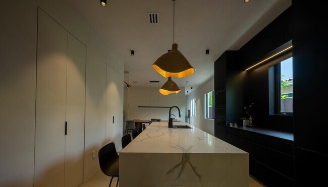 Building Photo - 1635 SW 19th Ter