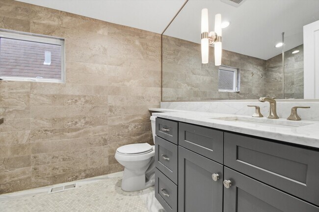 Building Photo - 2726 N St Louis Ave