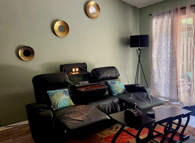 Reclining Sofa - 5014 Gainsville Dr