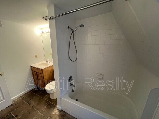 Building Photo - 4390 McPherson Ave