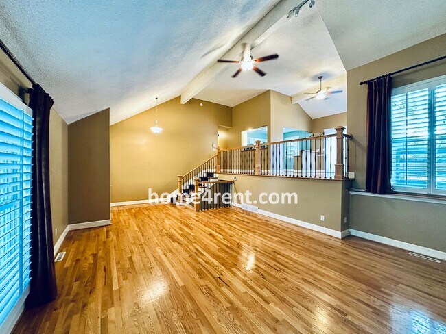 Building Photo - A Lovely Lenexa Home w/ Wood Floors Throughout, Updated Kitchen, Finished Basement and a Fenced Y...