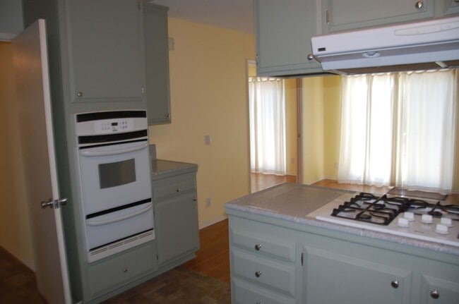 Building Photo - Large Home Near Magnolia Shopping Center