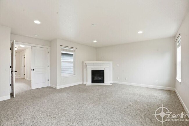 Building Photo - 15205 NE 102nd Way